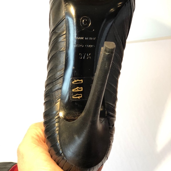 Alexander McQueen Black Leather Pumps - Picture 7 of 11